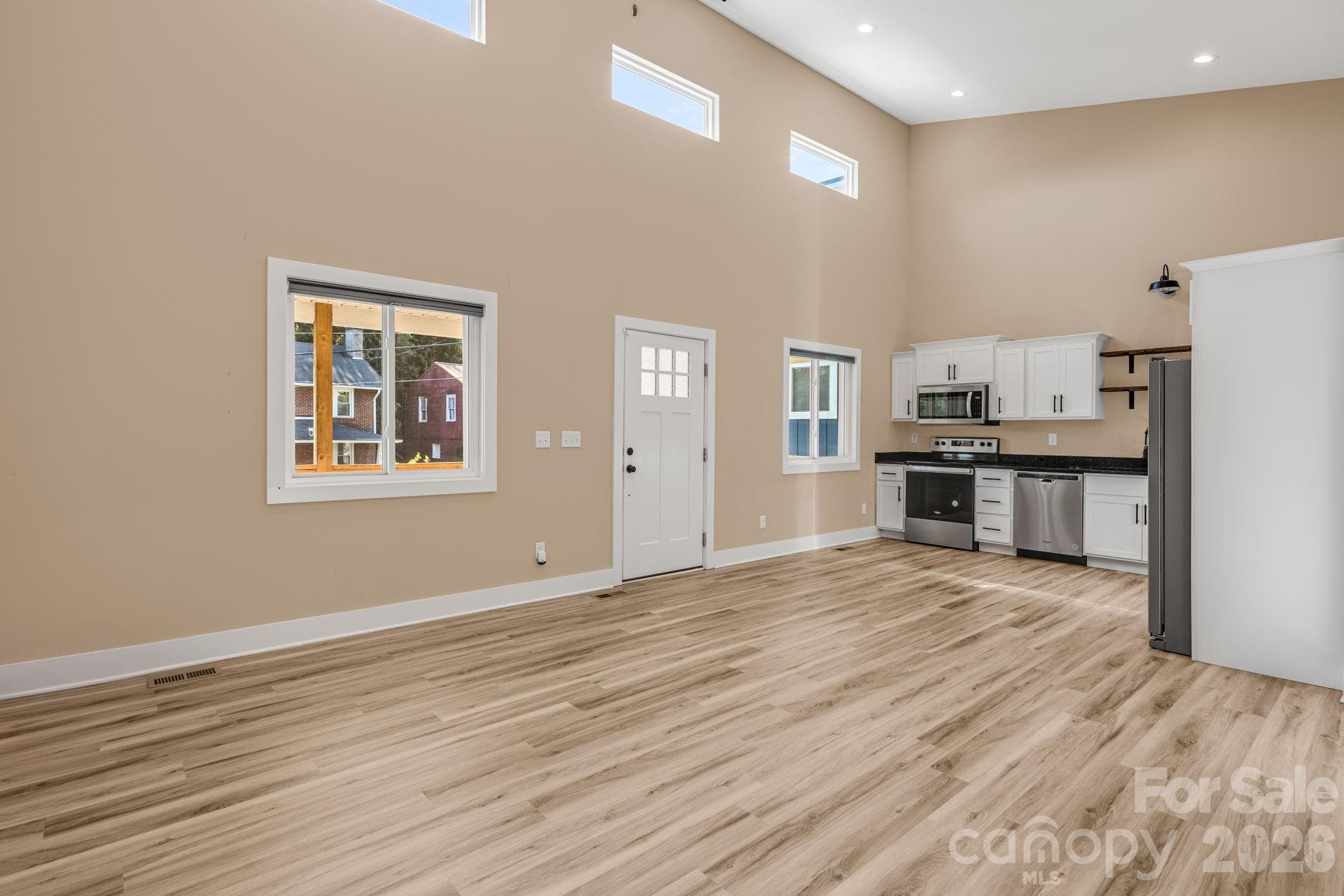 Single Family Residence at 207 Hanover Street, Asheville, photo 9 of 28