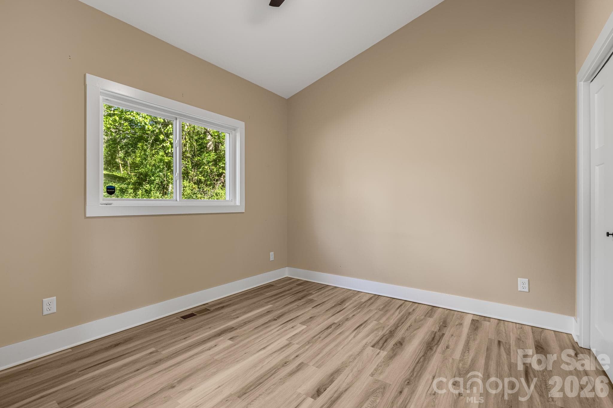 Single Family Residence at 207 Hanover Street, Asheville, photo 18 of 28