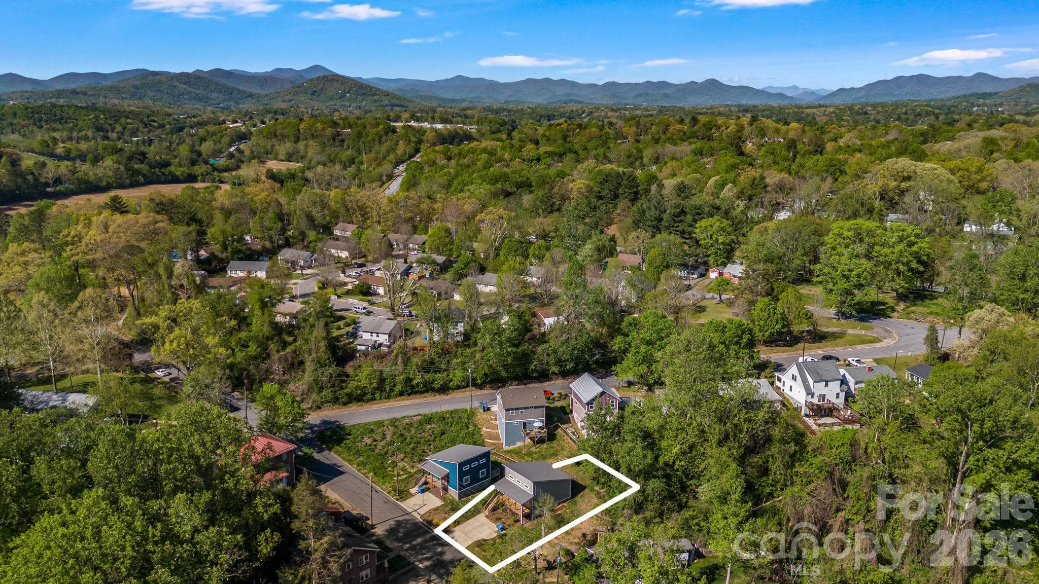 Single Family Residence at 207 Hanover Street, Asheville, photo 26 of 28