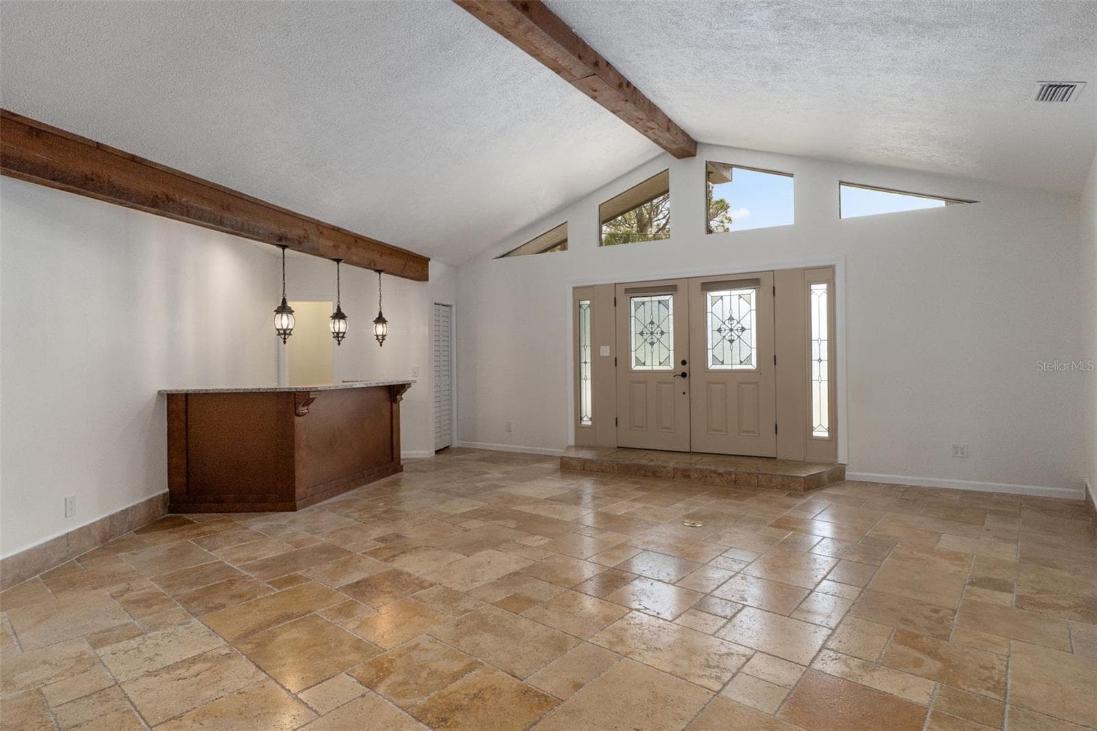 Living Room Entrance - 239 SE PARADISE POINT RD, CRYSTAL RIVER