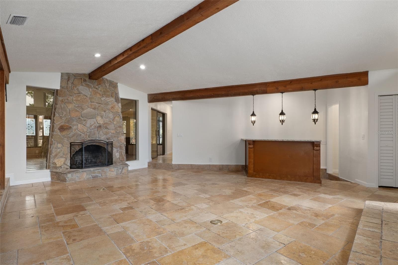 Living Room - 239 SE PARADISE POINT RD, CRYSTAL RIVER