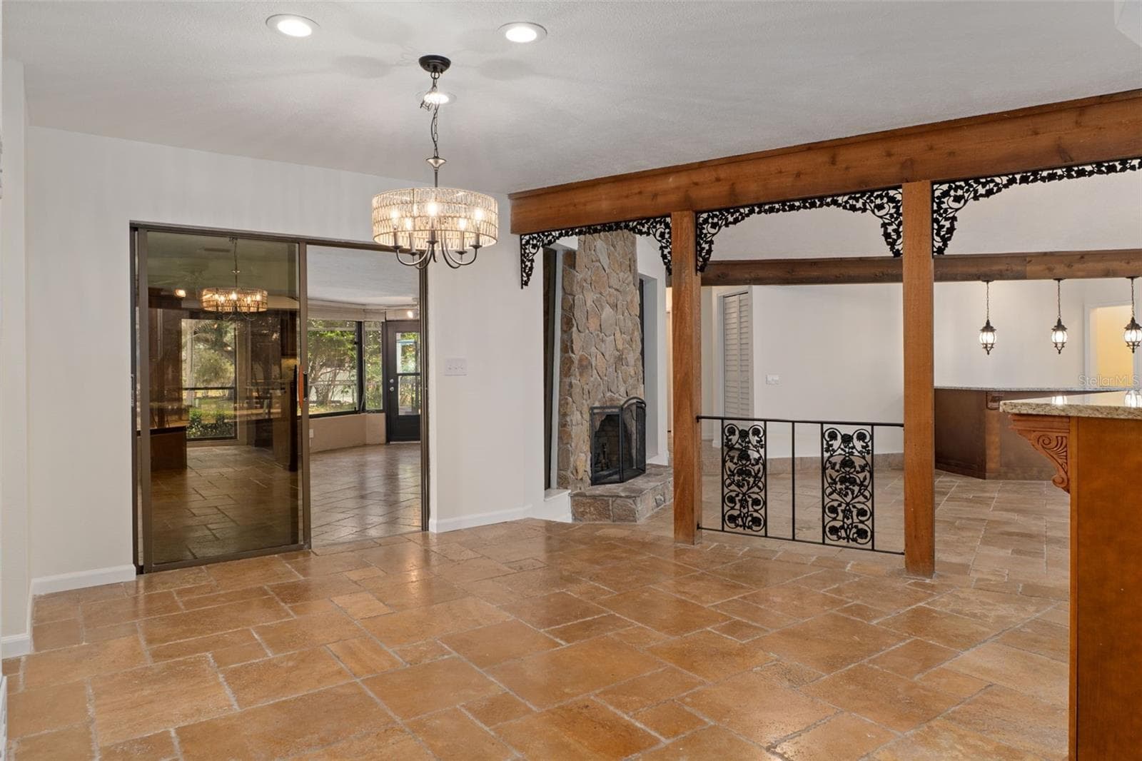 Dining Area - 239 SE PARADISE POINT RD, CRYSTAL RIVER