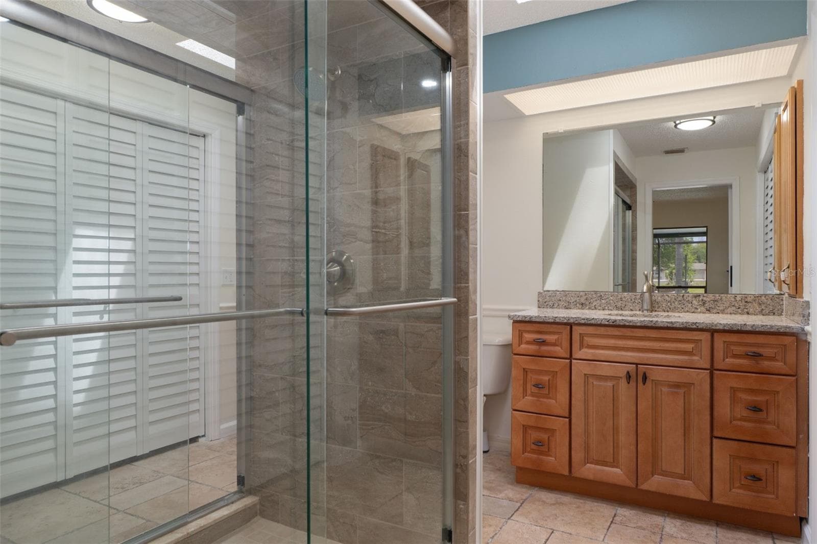 Primary Bathroom - 239 SE PARADISE POINT RD, CRYSTAL RIVER