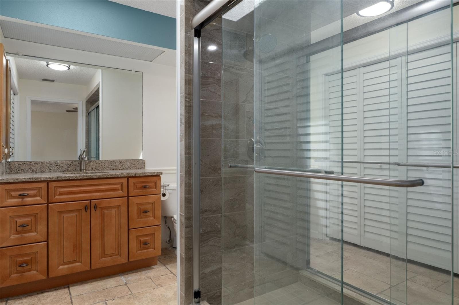 Primary Bathroom - 239 SE PARADISE POINT RD, CRYSTAL RIVER