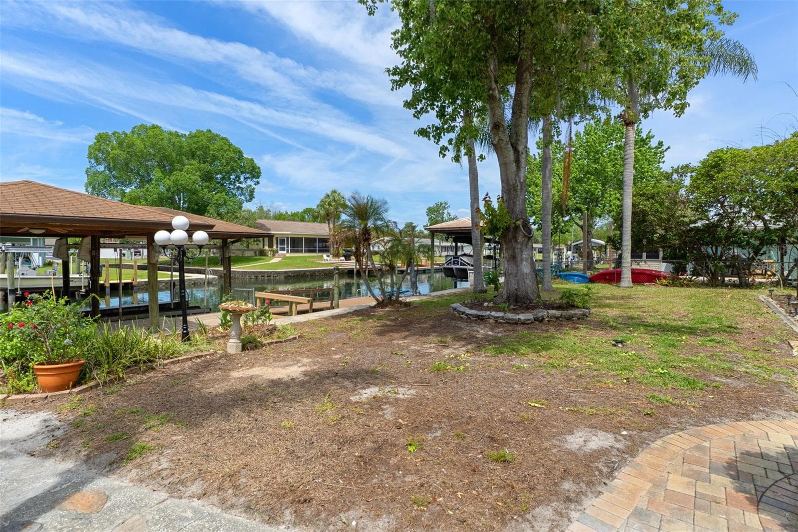 Backyard - 239 SE PARADISE POINT RD, CRYSTAL RIVER