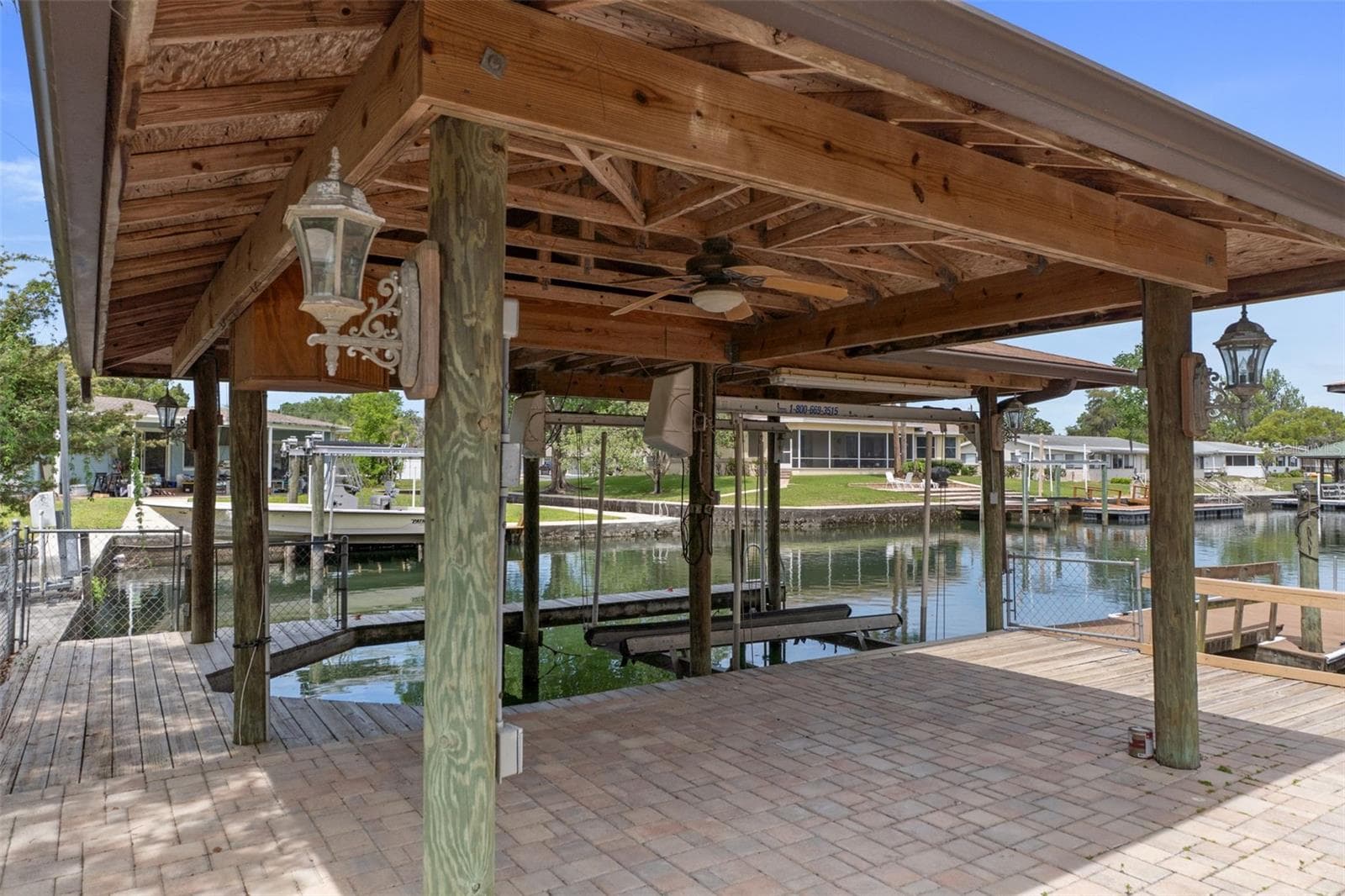 Boathouse - 239 SE PARADISE POINT RD, CRYSTAL RIVER