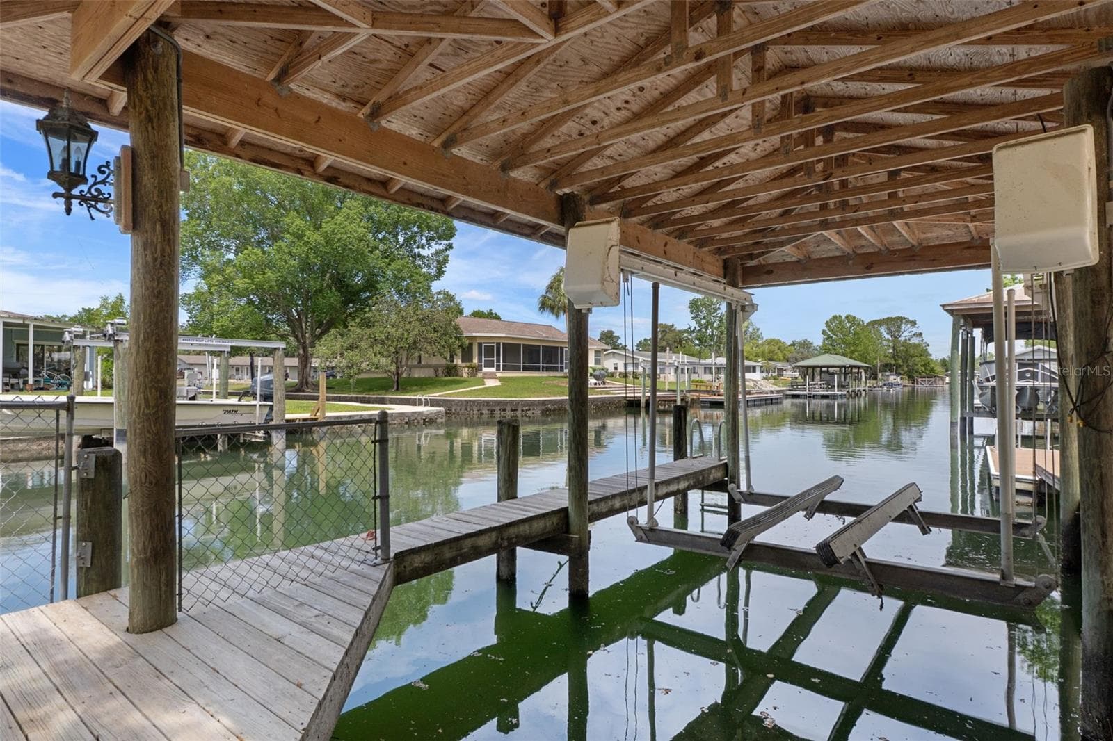 Boathouse and Lift - 239 SE PARADISE POINT RD, CRYSTAL RIVER