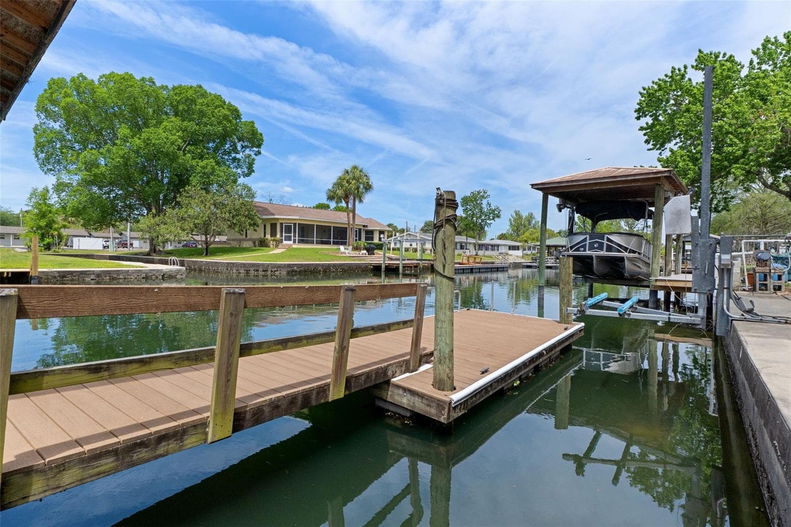 Ramp and floating dock - 239 SE PARADISE POINT RD, CRYSTAL RIVER