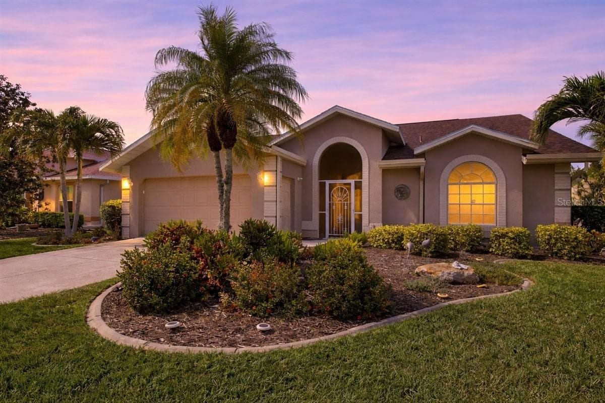 On the golf course 3 Bed, 3 Bath plus Den - 7015 PLEASANT HILL RD, BRADENTON