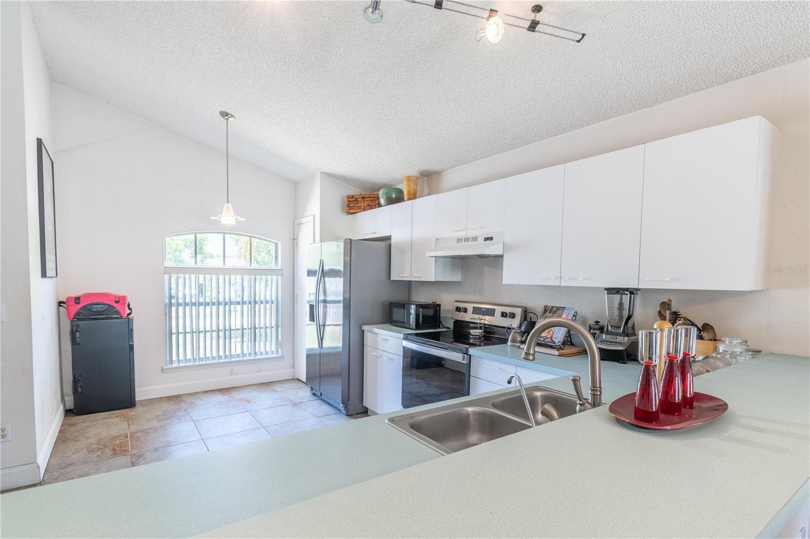 Single Family Residence at 5501 CHATHAM WOODS CT, ORLANDO, photo 5 of 17