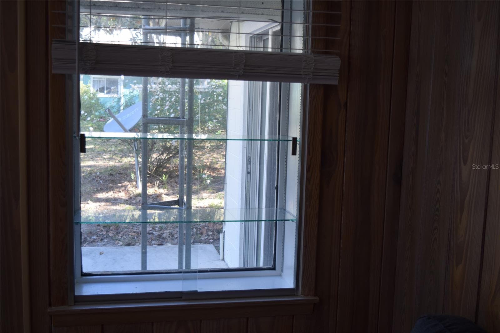 Window Shelves - 121 AWEEMA WAY, MELROSE