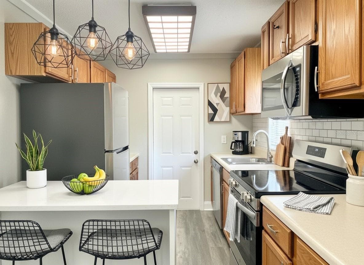 5039 Kitchen - 5045 GREEN KEY RD, NEW PORT RICHEY