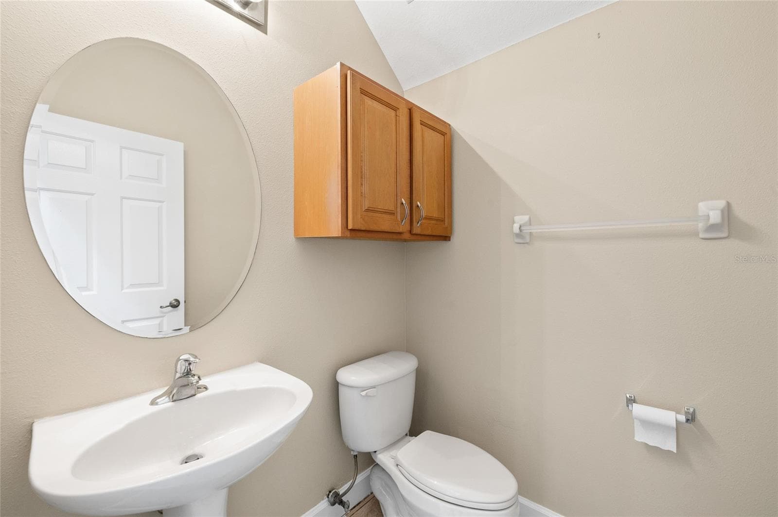 Powder Bath - 14543 MIRABELLE VISTA CIR, TAMPA