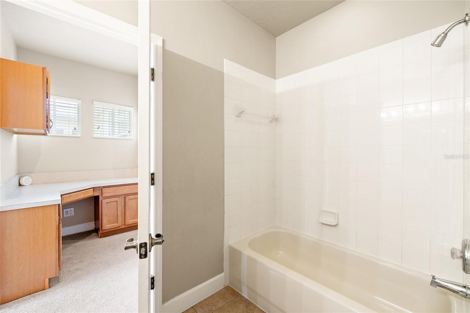 Upstairs Secondary Bath - 14543 MIRABELLE VISTA CIR, TAMPA