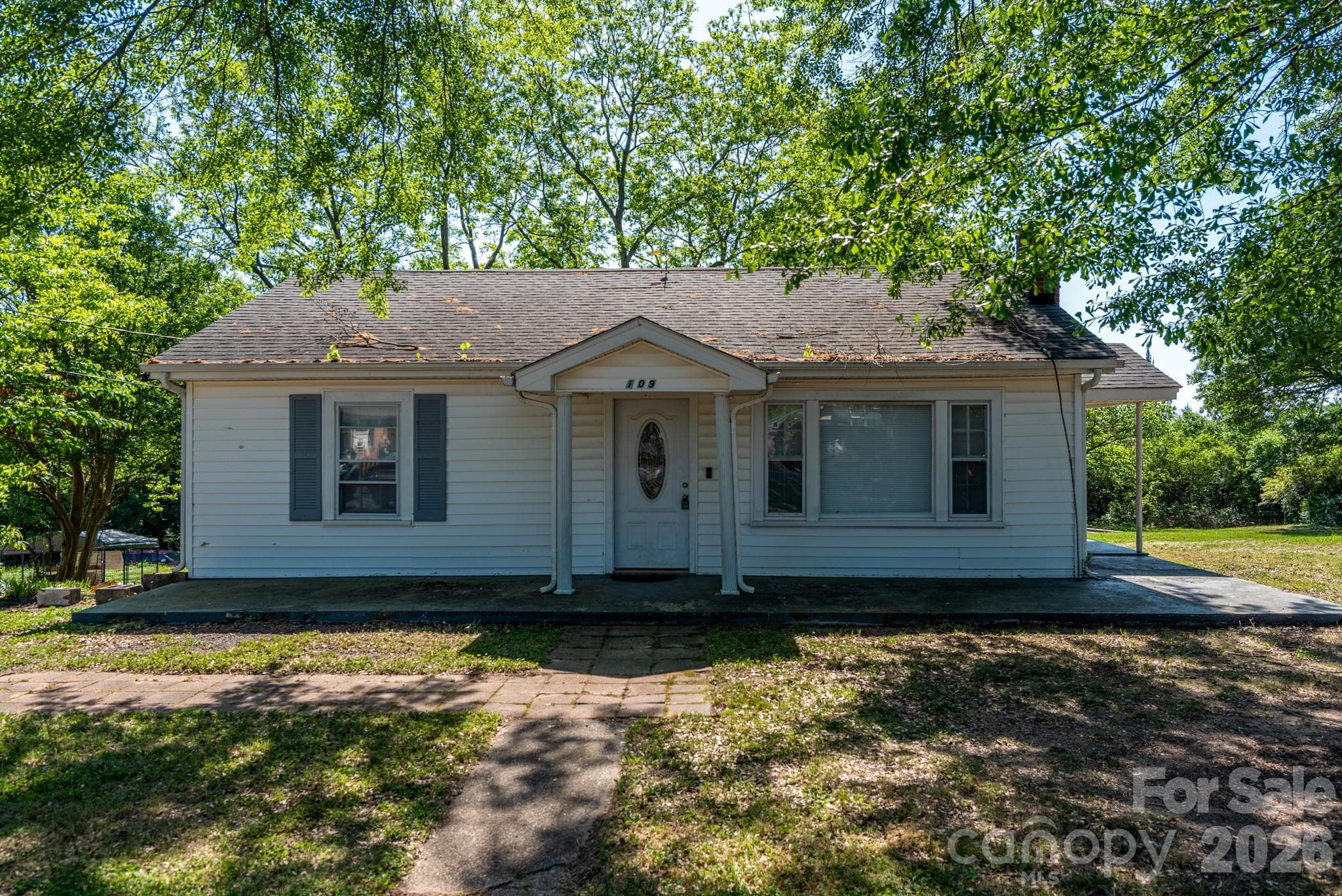 Single Family Residence at 109 Hillcrest Drive, Bessemer City, photo 4 of 25