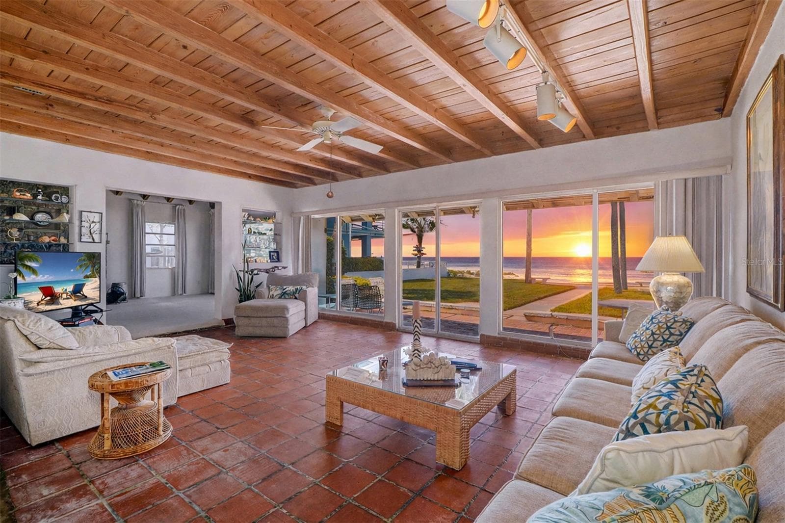 18206 SUNSET BLVD