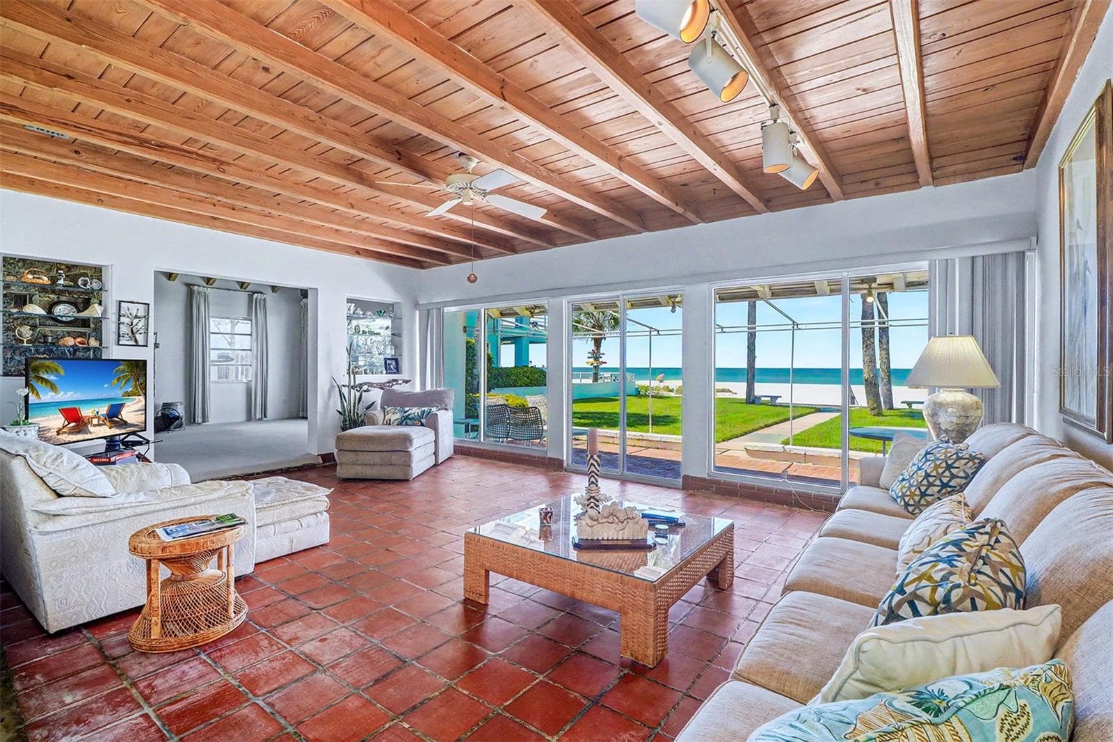 Single Family Residence at 18206 SUNSET BLVD, REDINGTON SHORES, photo 14 of 43