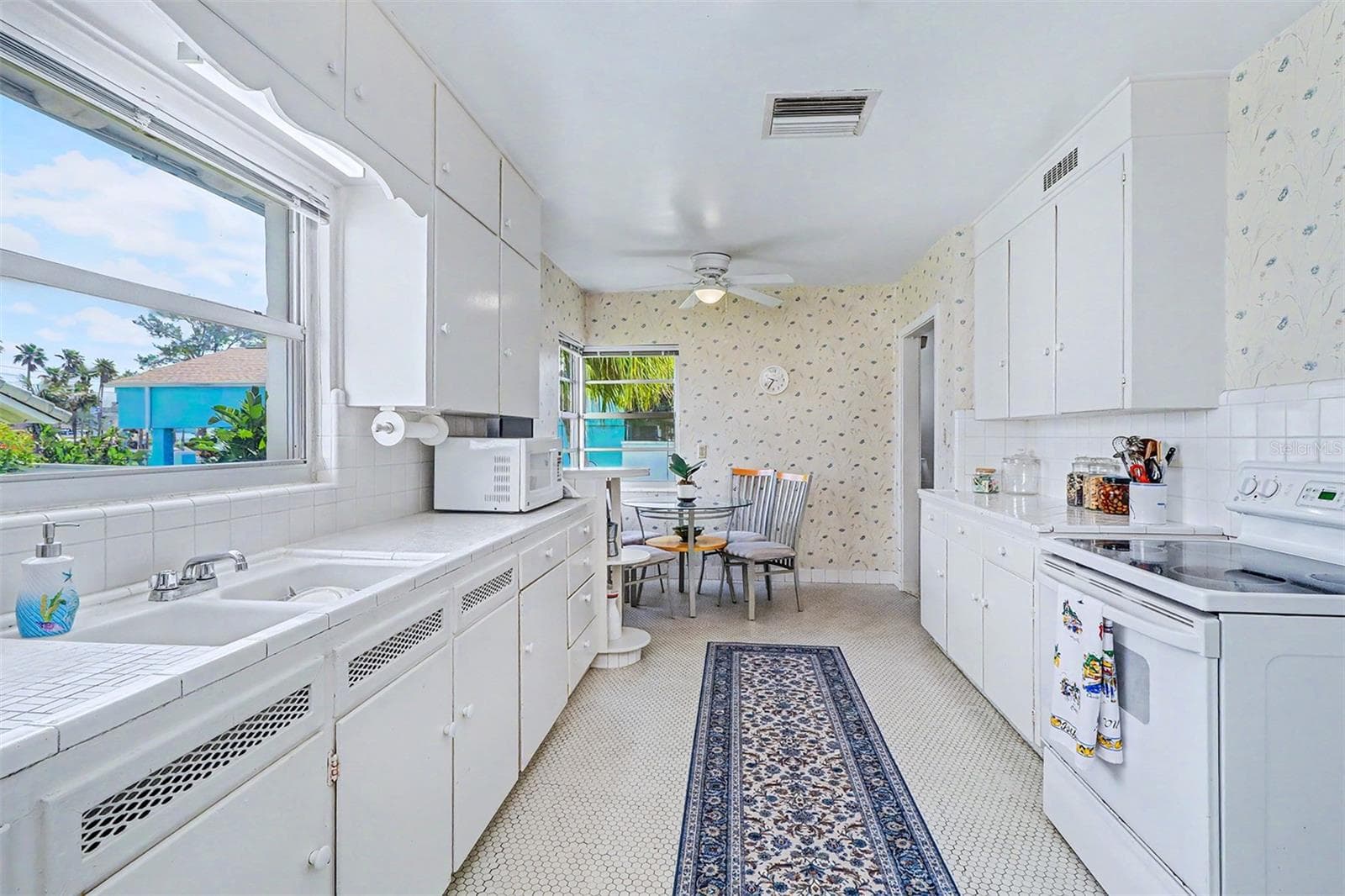 Single Family Residence at 18206 SUNSET BLVD, REDINGTON SHORES, photo 24 of 43