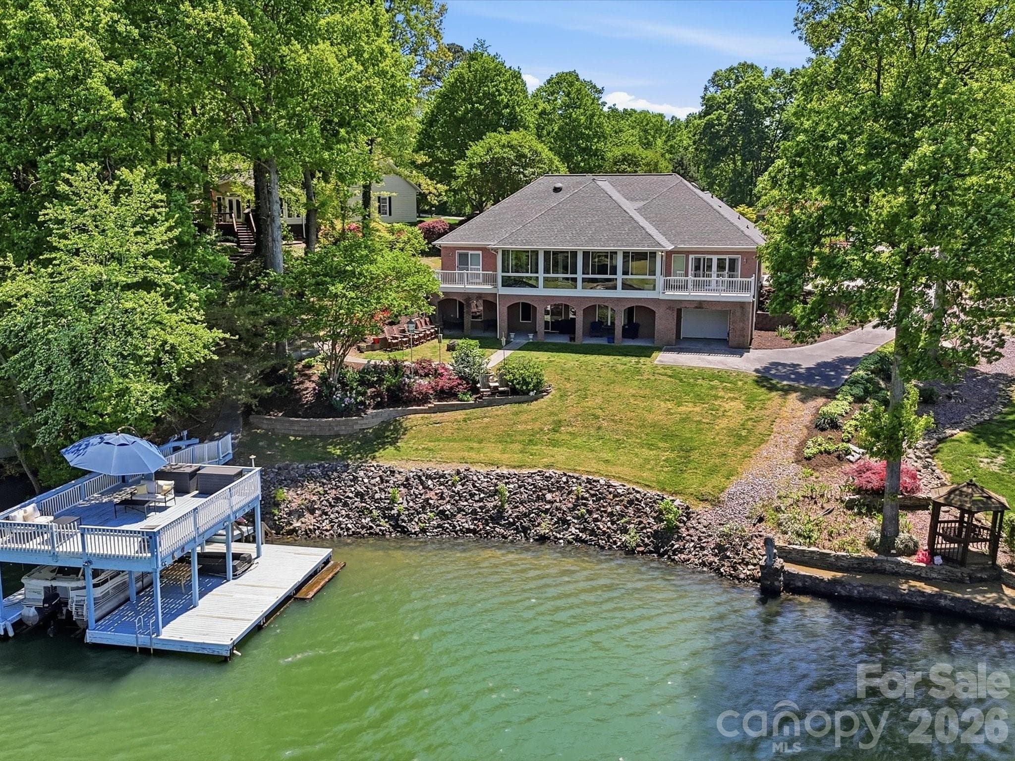 Single Family Residence at 154 Quail Hollow Drive, Kings Mountain, photo 4 of 46