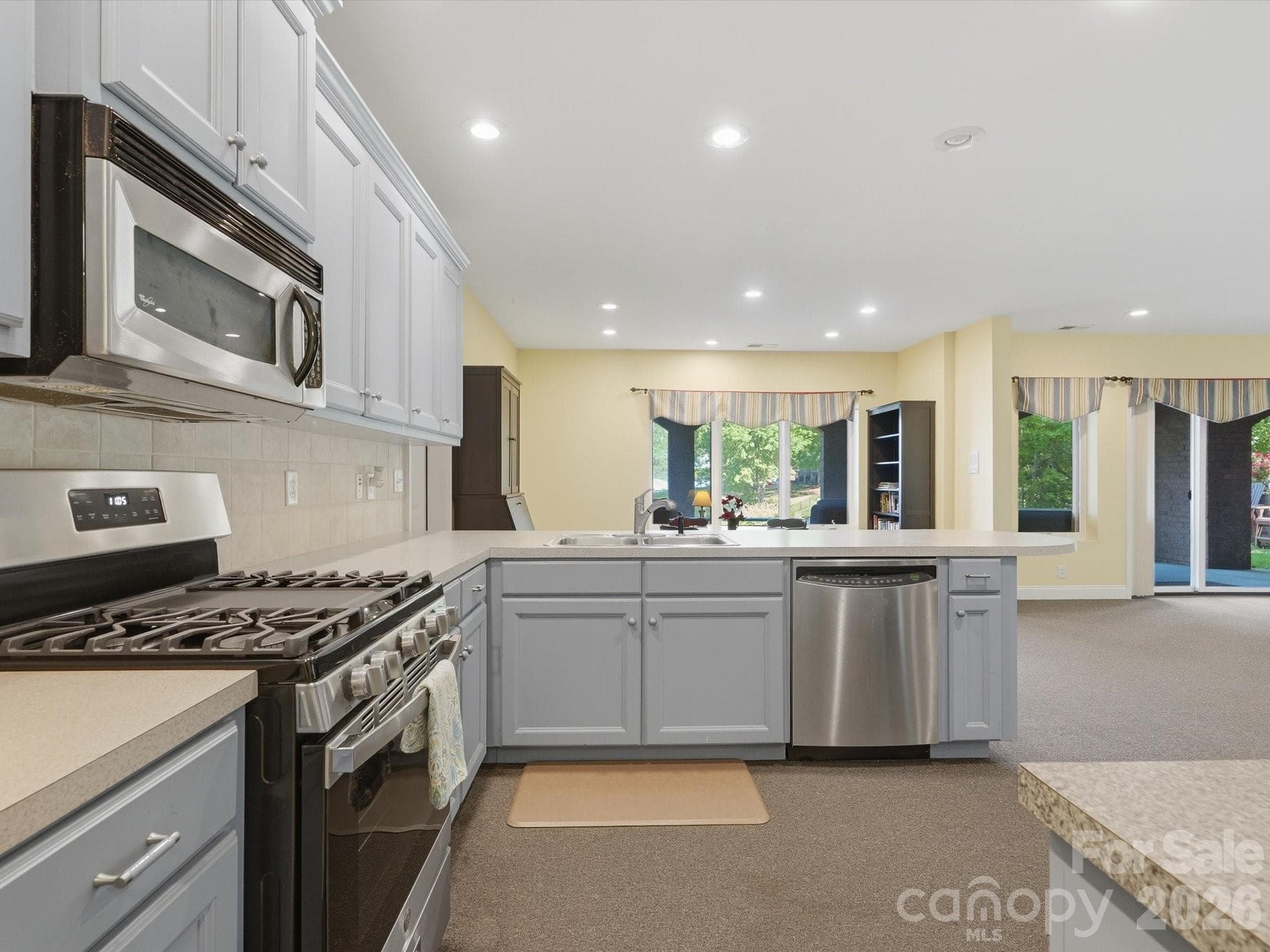 Single Family Residence at 154 Quail Hollow Drive, Kings Mountain, photo 26 of 46