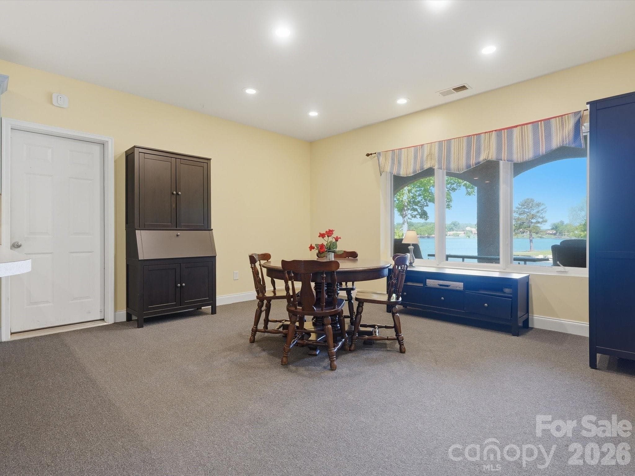 Single Family Residence at 154 Quail Hollow Drive, Kings Mountain, photo 28 of 46