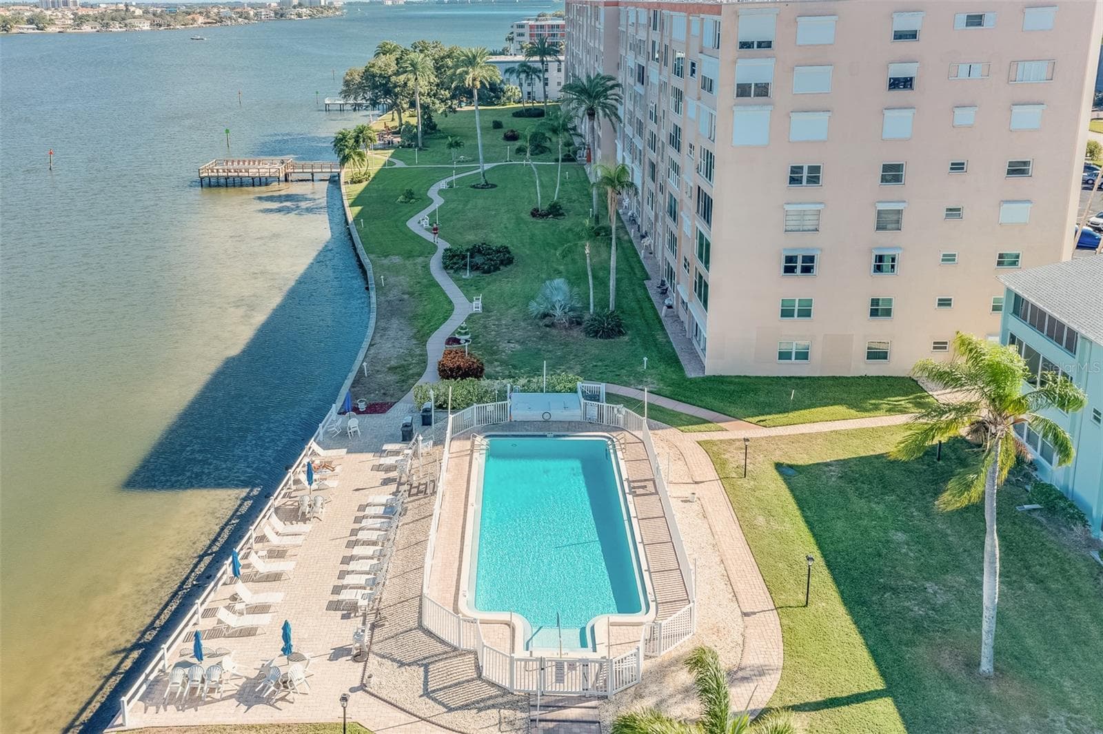 1847 SHORE DR S #117