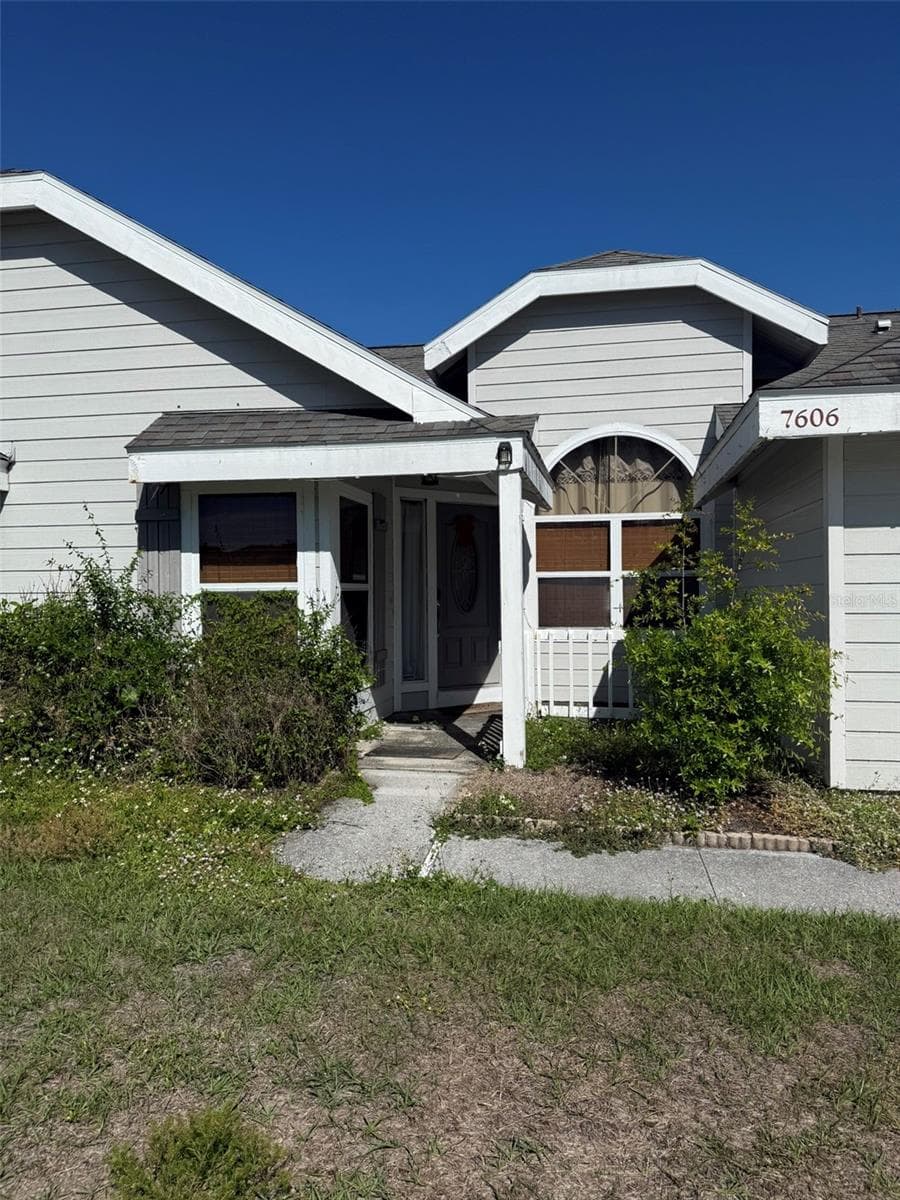 Single Family Residence at 7606 37TH STREET CIR E, SARASOTA, photo 3 of 28