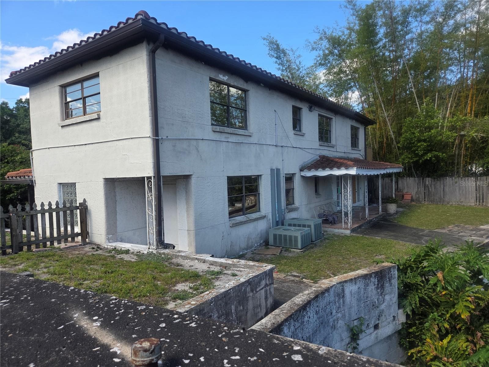 Side of property - 8002 N FLORIDA AVE, TAMPA