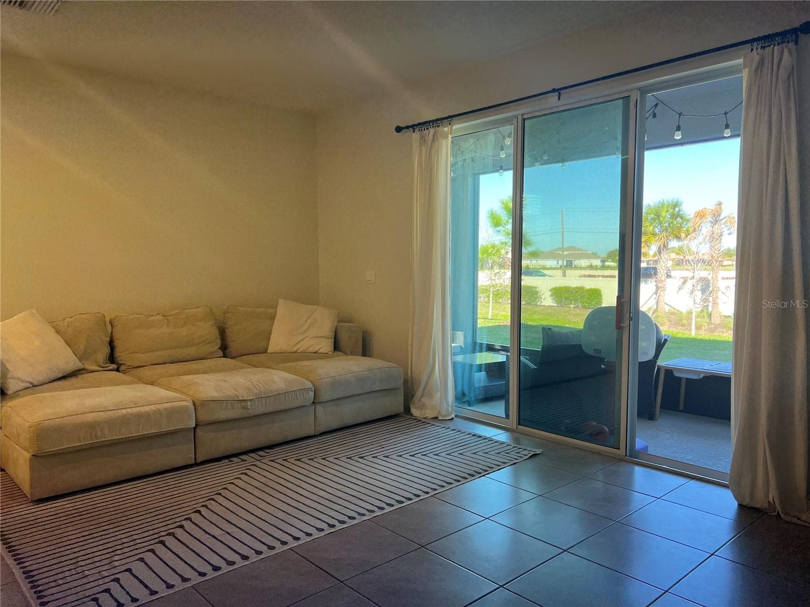 Living Room with access to the Enclosed Patio - 184 MANGROVE SHADE CIR, APOLLO BEACH