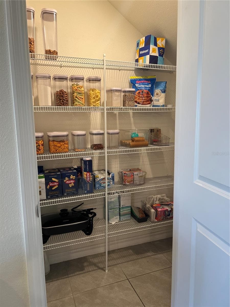 Walk-In Kitchen Pantry - 184 MANGROVE SHADE CIR, APOLLO BEACH