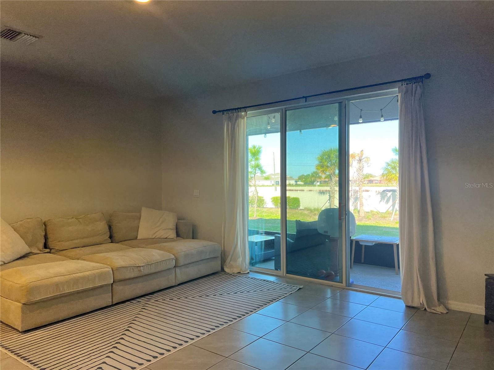Townhouse at 184 MANGROVE SHADE CIR, APOLLO BEACH, photo 10 of 39