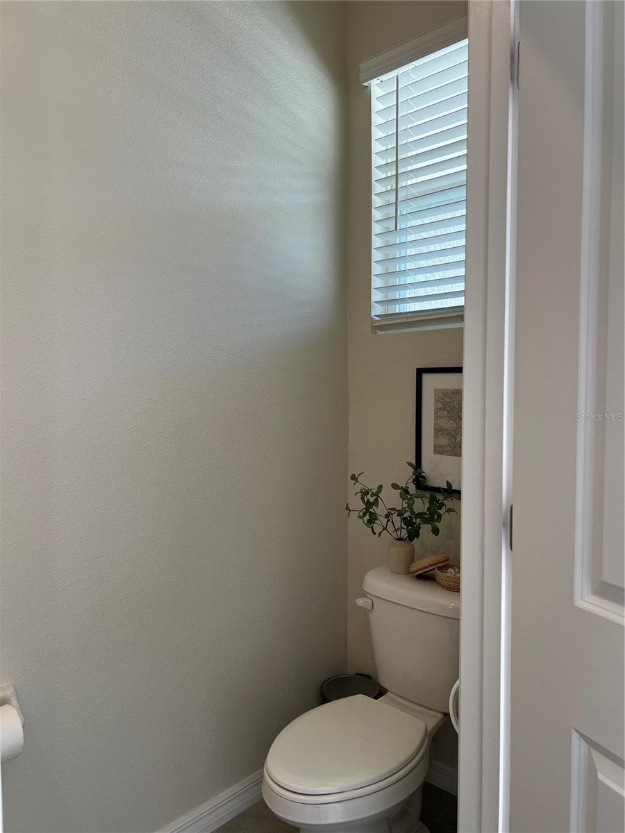 Guest Bathroom (first floor) - 184 MANGROVE SHADE CIR, APOLLO BEACH