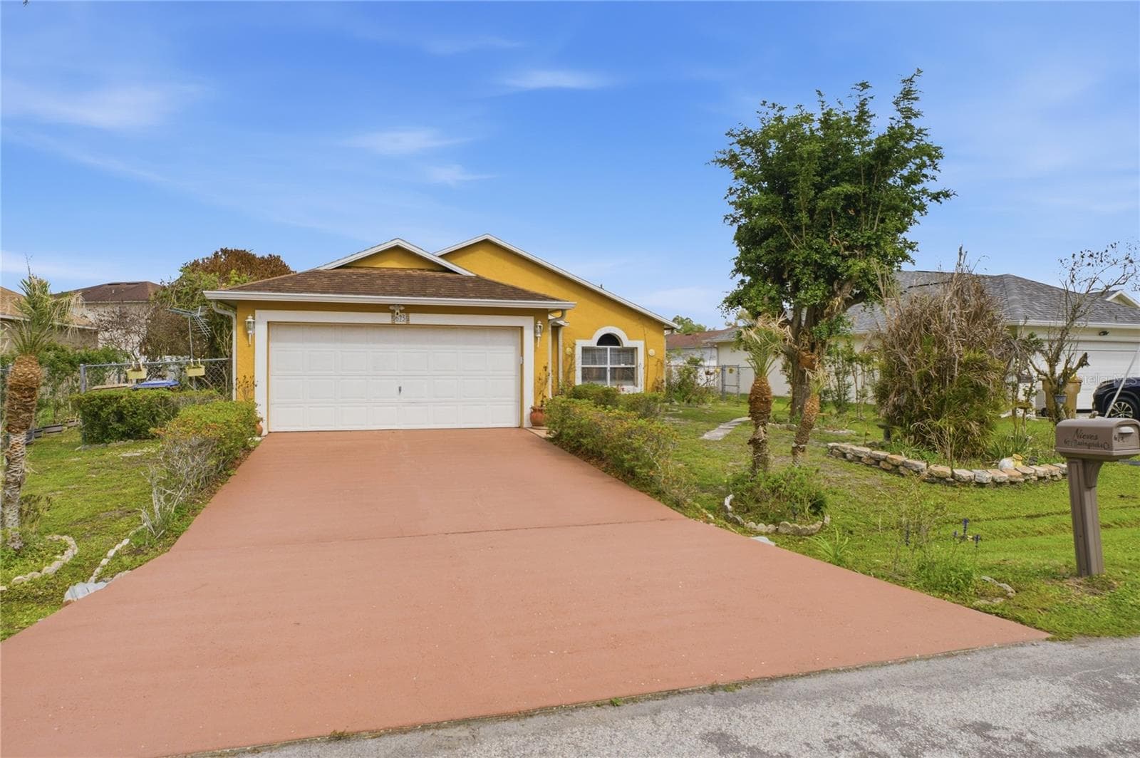 Single Family Residence at 675 BASINGSTOKE CT, POINCIANA, photo 3 of 38