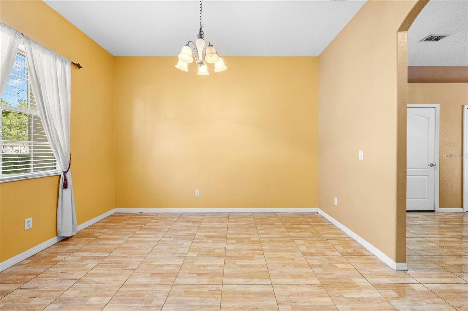 Single Family Residence at 4211 BLAKEMORE PL, SPRING HILL, photo 9 of 42