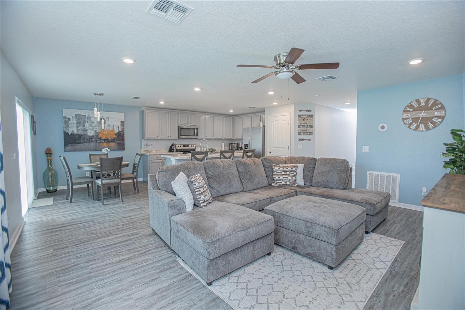 Single Family Residence at 214 LINDA LN, AUBURNDALE, photo 3 of 21