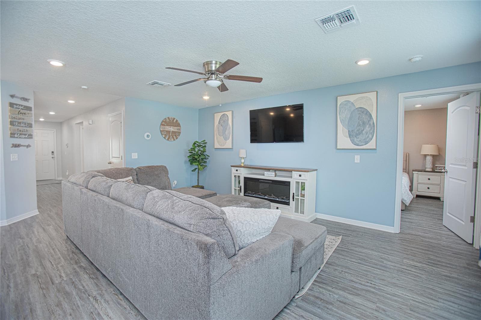 Single Family Residence at 214 LINDA LN, AUBURNDALE, photo 7 of 21