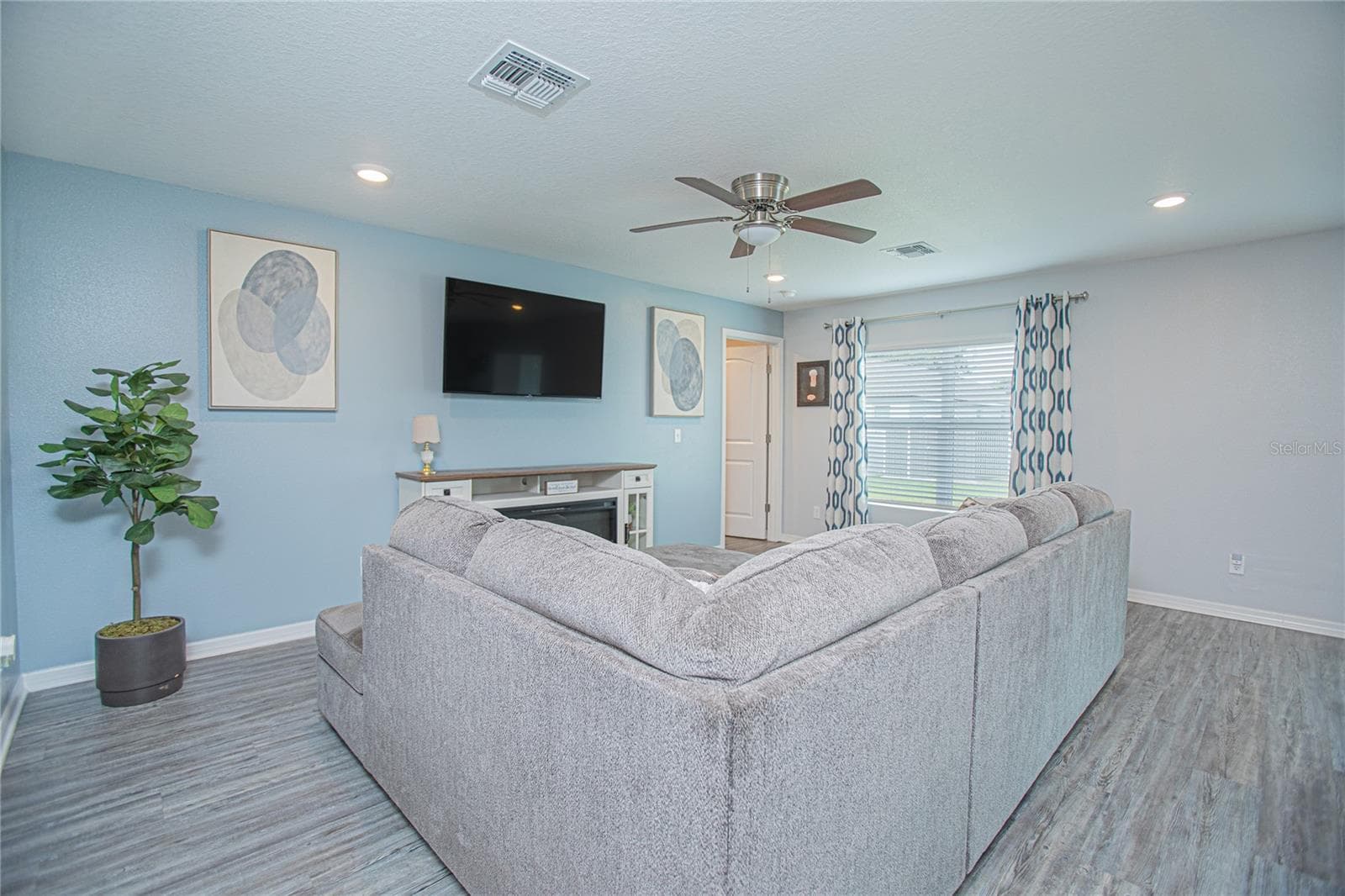 Single Family Residence at 214 LINDA LN, AUBURNDALE, photo 9 of 21