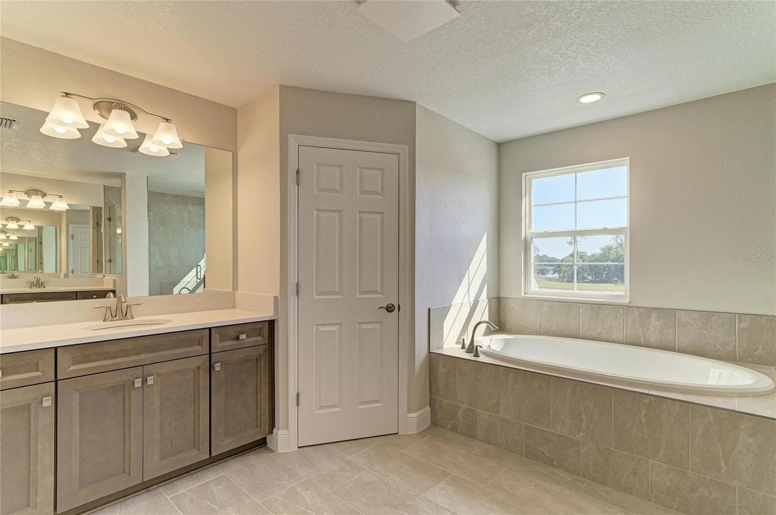 Single Family Residence at 33882 TWILIGHT SEA PL, DADE CITY, photo 8 of 50