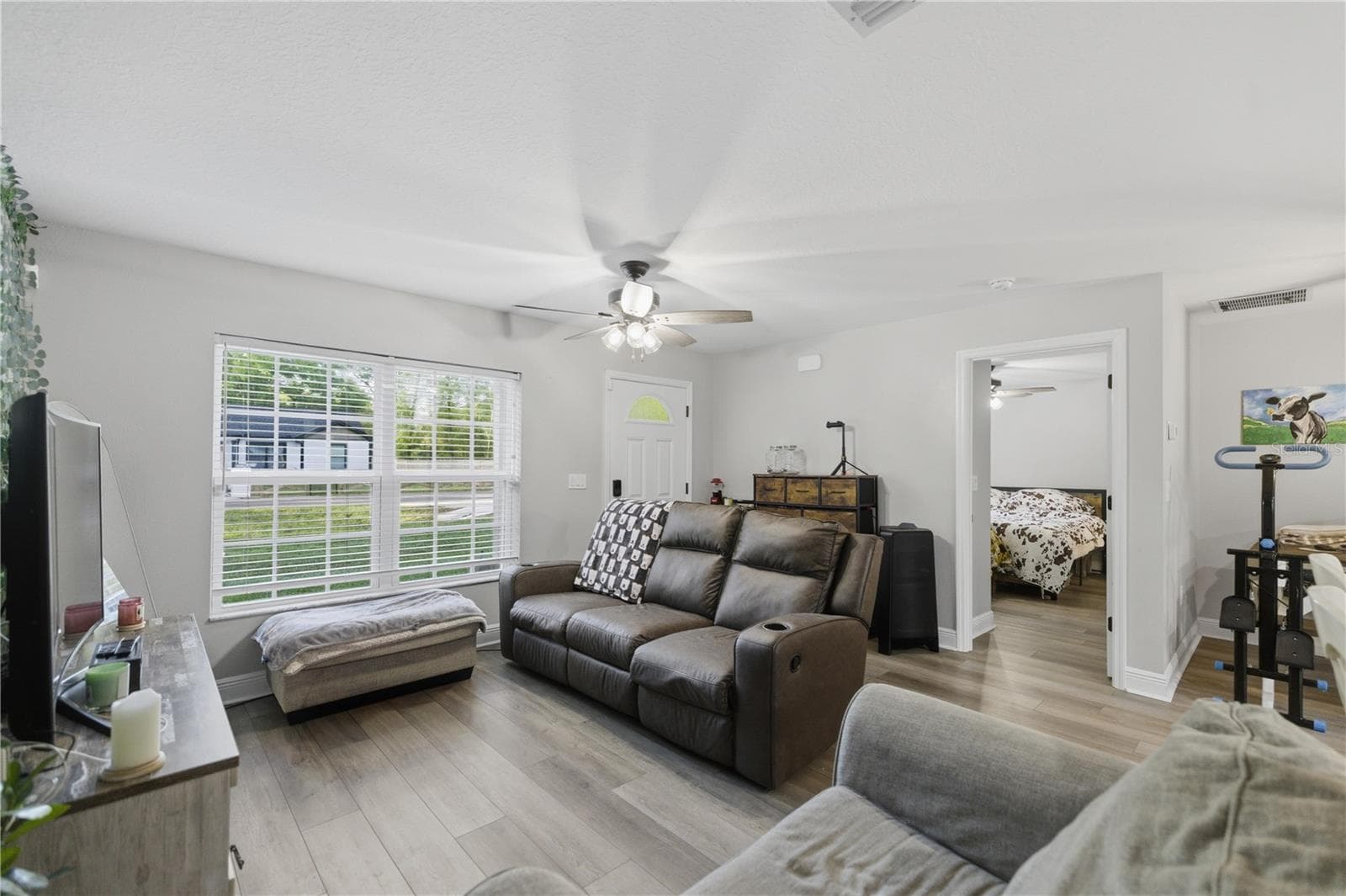 Living Room - 15541 NE 13TH LN, WILLISTON