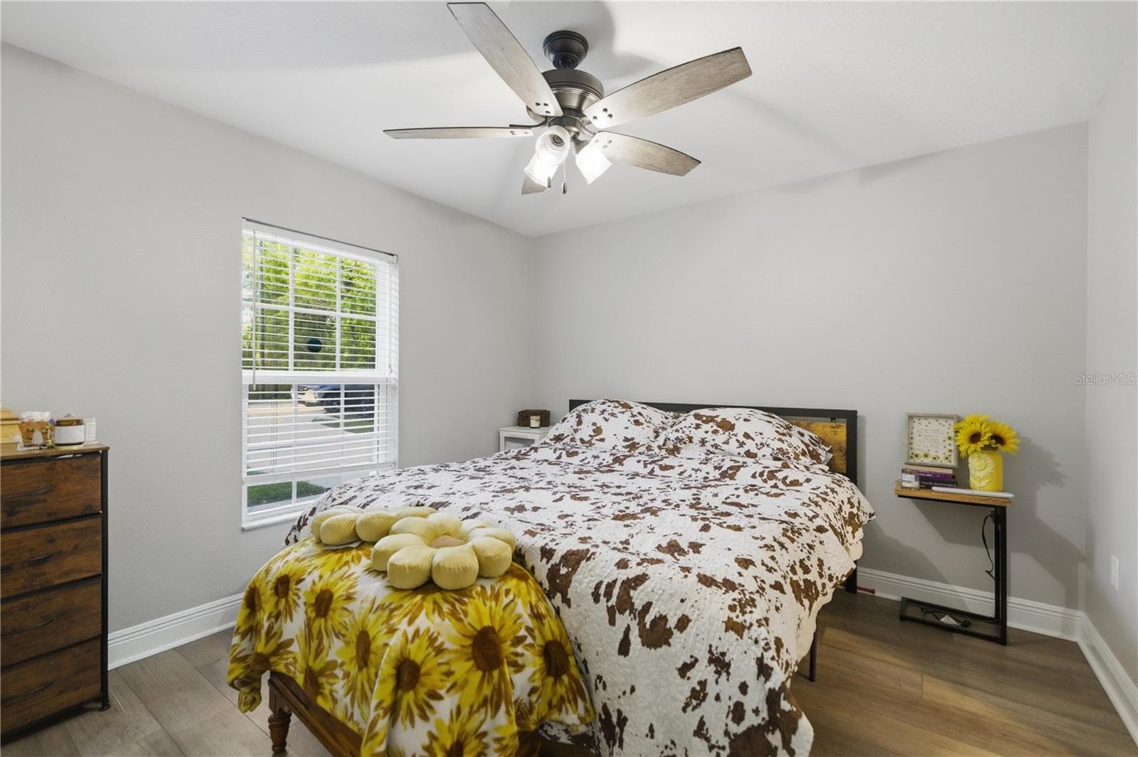 Master Bedroom - 15541 NE 13TH LN, WILLISTON