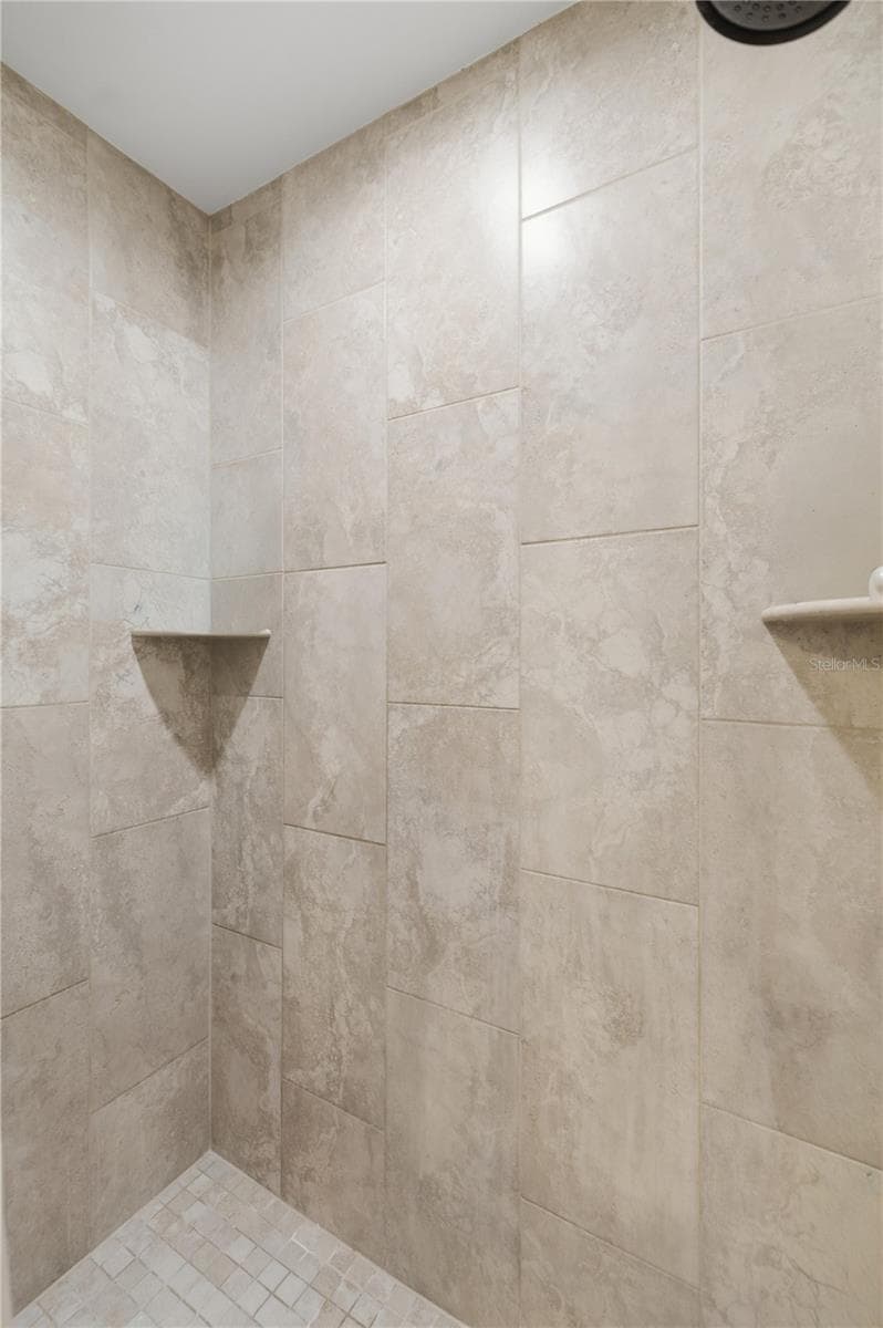 Master Bathroom Shower - 15541 NE 13TH LN, WILLISTON