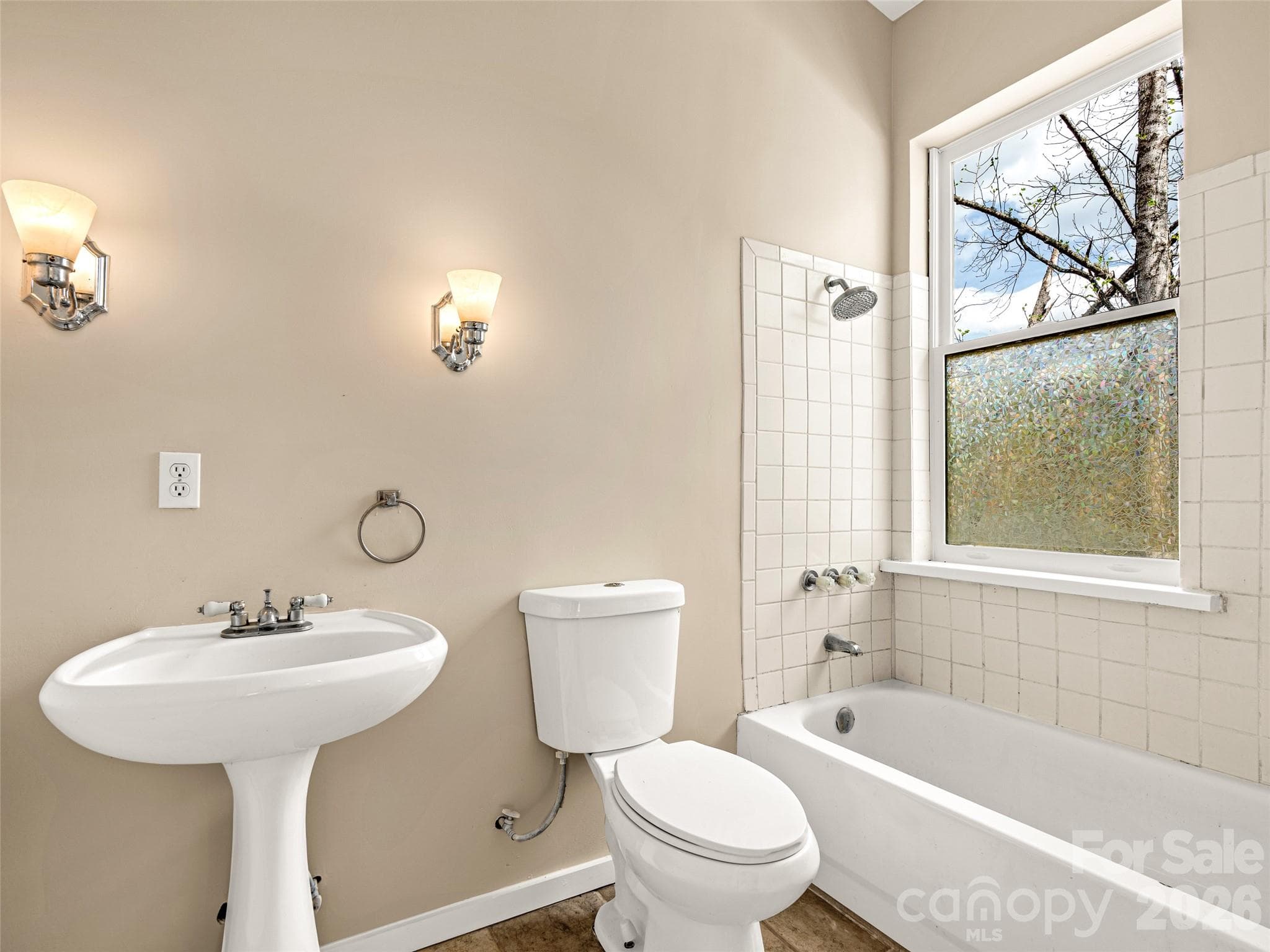 ensuite bathroom - Marshall