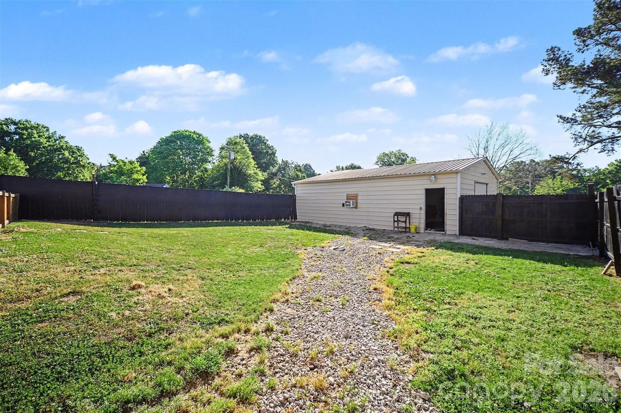 Single Family Residence at 1087 Greenbriar Drive, Lancaster, photo 20 of 26
