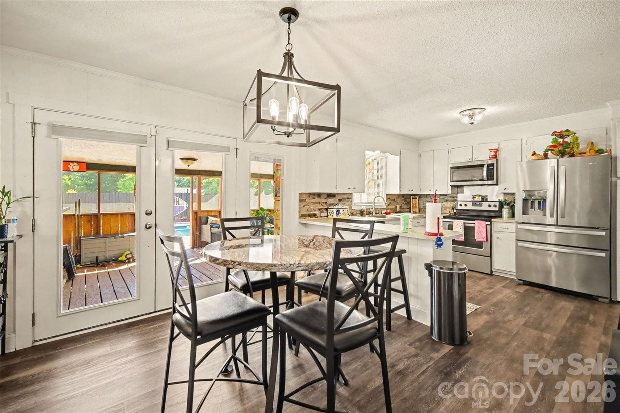 Single Family Residence at 1087 Greenbriar Drive, Lancaster, photo 12 of 26