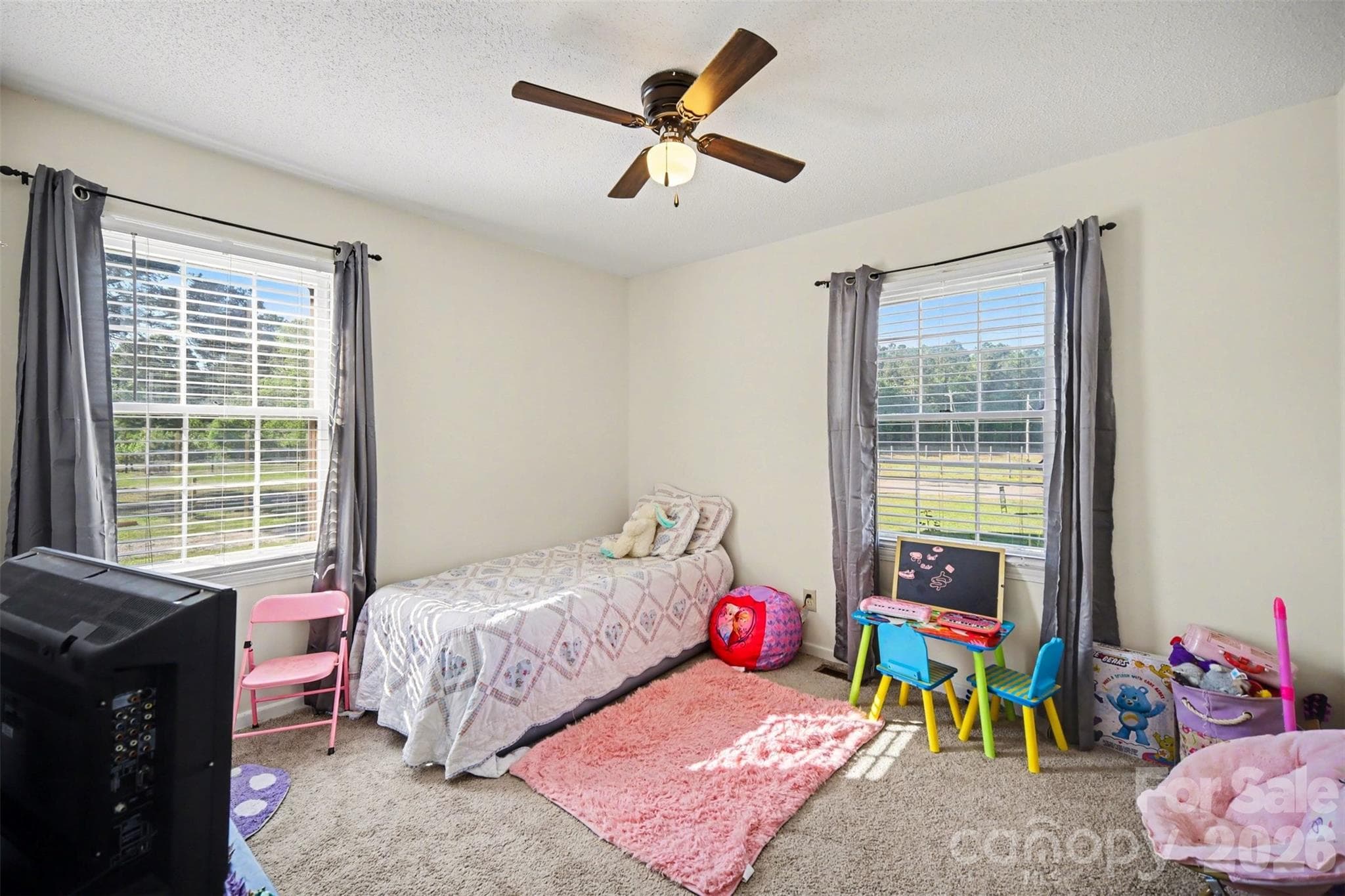 Single Family Residence at 1087 Greenbriar Drive, Lancaster, photo 18 of 26