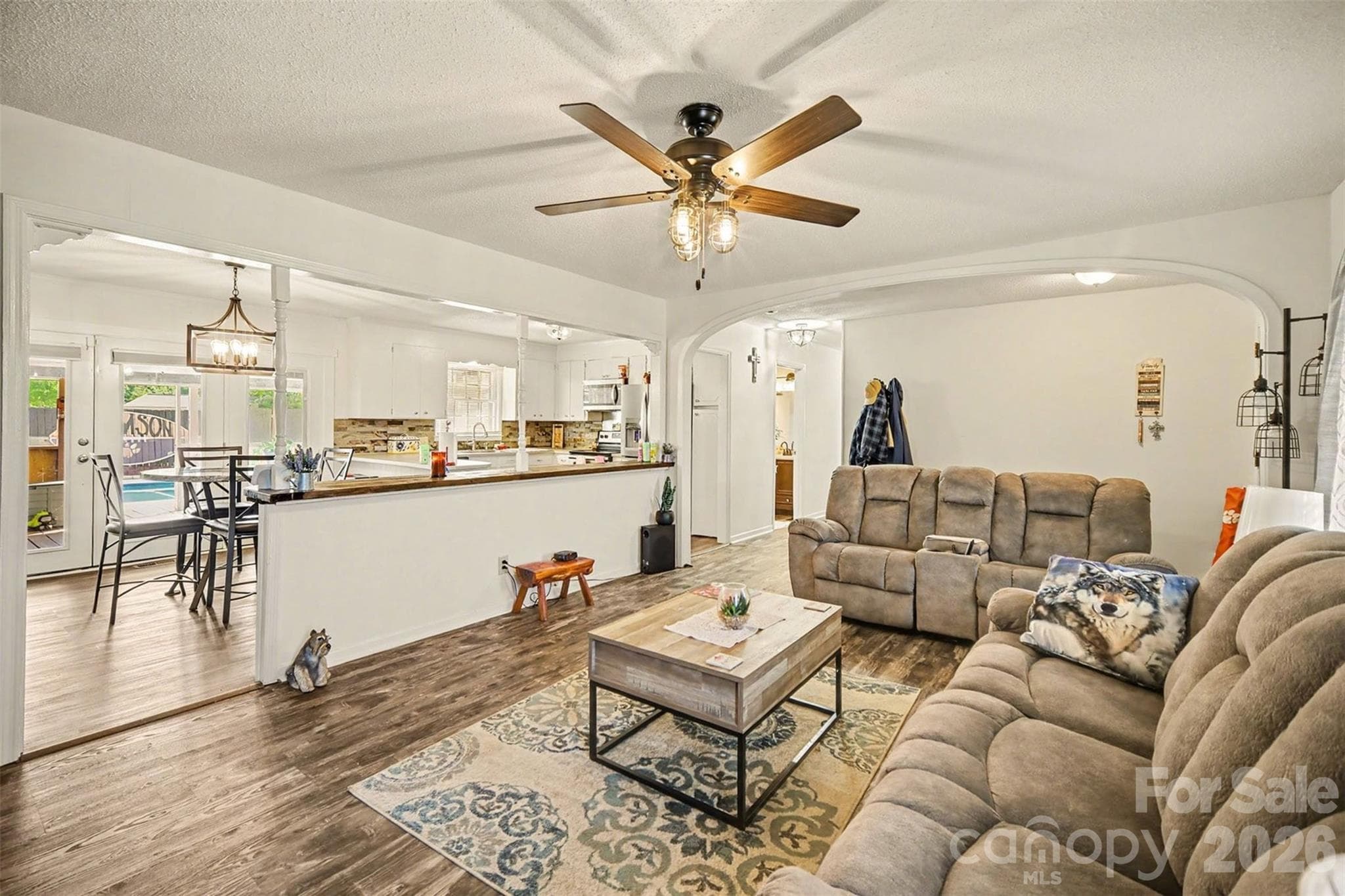 Single Family Residence at 1087 Greenbriar Drive, Lancaster, photo 14 of 26