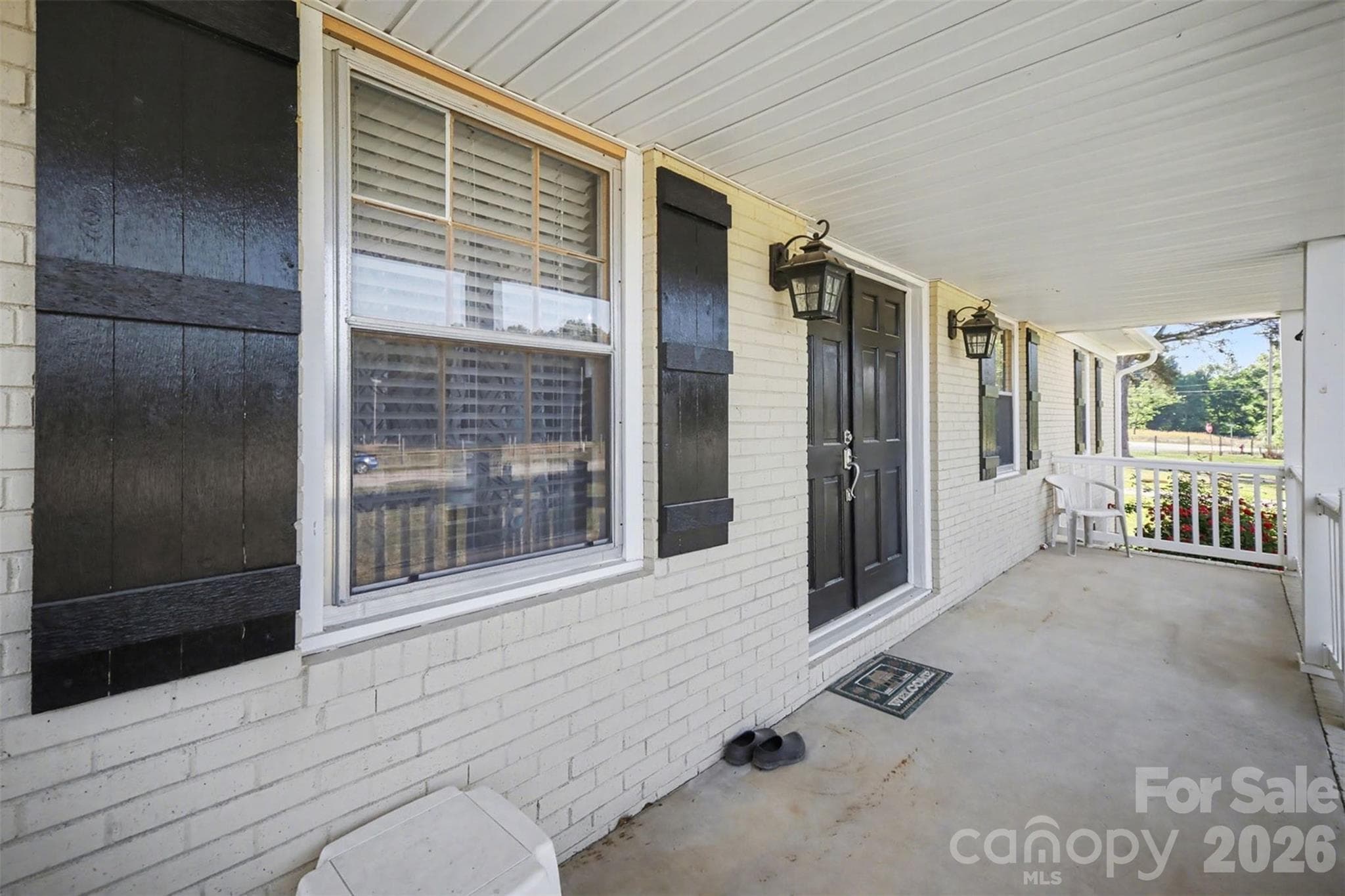 Single Family Residence at 1087 Greenbriar Drive, Lancaster, photo 6 of 26