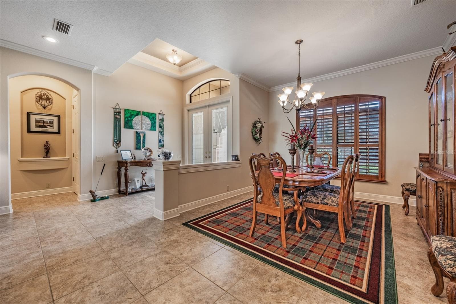Foyer with arches and niches, OPEN to dining - 34115 AMERICANA AVE, DADE CITY