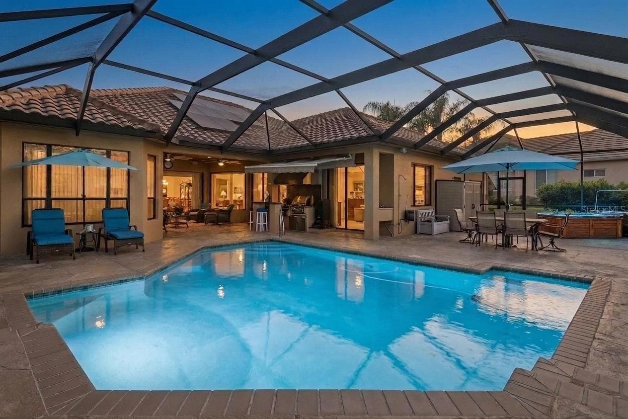 Great deck space for entertaing around the pool - 34115 AMERICANA AVE, DADE CITY