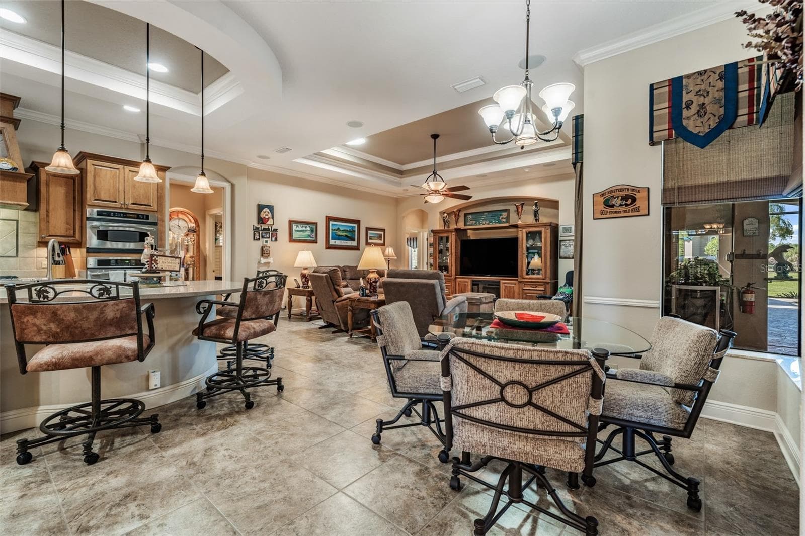 Breakfast nook in kitchen OPEN to great room - 34115 AMERICANA AVE, DADE CITY